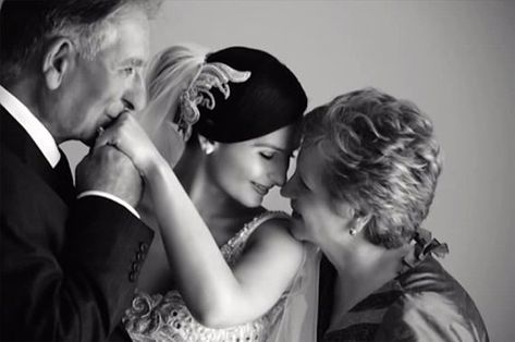 Father Daughter Wedding, Brides Mom, Wedding Picture Poses, Bride Photo, Wedding Engagement Photos, Wedding Photography Poses, Family Wedding, Wedding Photo Inspiration, Wedding Shots