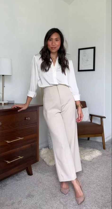 22 Interview Outfit For A Professional Look! Manager Work Outfits, White Blazer Office Outfit, Business Professional Outfits For Women Summer, Women’s Interview Outfit, Office Attire Summer, Summer Interview Outfit, Interview Outfit Professional, Business Formal Outfit, Outfit Formal Mujer