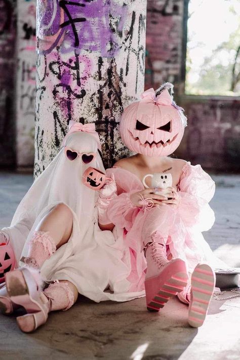 Cutesy Halloween Aesthetic, Cute Ghost Outfits, Halloween Candy Photoshoot, All Pink Barbie Outfit, Pastel Halloween Photoshoot, Girly Ghost Photoshoot, Pastel Ghost Photoshoot, Pink Halloween Outfit, Halloween Aesthetic Pink