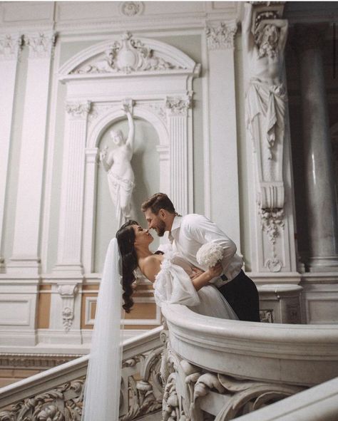 Journalist Wedding Photography, Old Money Wedding Photography, Dramatic Engagement Photos, Classic Bridal Shower, Courthouse Wedding Photos, Wedding Fotos, Groom Photoshoot, Foto Wedding, Wedding Portrait Poses