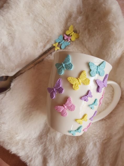 Fimo, Butterfly Mug, Polymer Clay Gifts, Paper Cutout Art, Mug Crafts, Clay Diy Projects, Polymer Clay Diy, Clay Mugs, Polymer Crafts