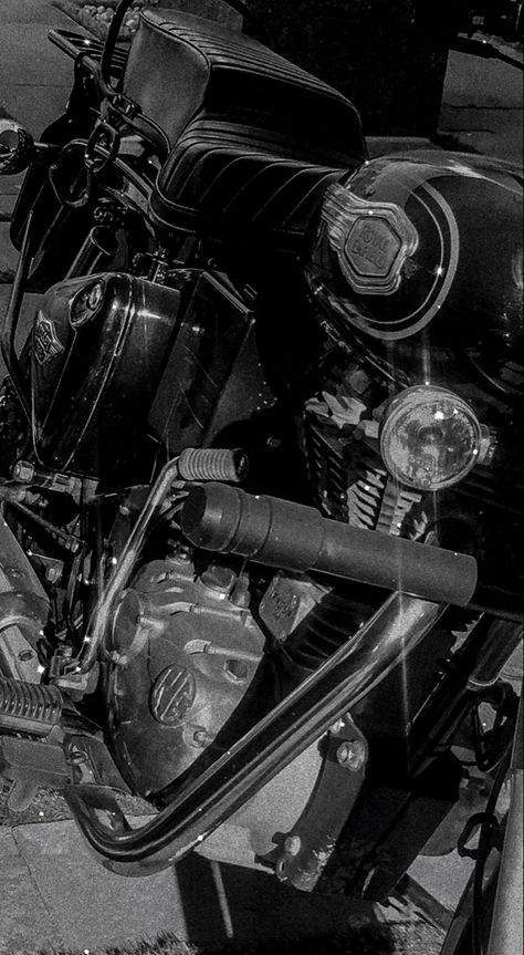 #aestheticedits #bullet #black #blackandwhite #aesthetic #iphonephotography Nature, Bullet Bike Royal Enfield Snap Story, Bullet Snaps Night, Royal Enfield Snap, Bullet Snap, Bullet Boy, Bikes Aesthetic, Bullet Video, Bullet Modified