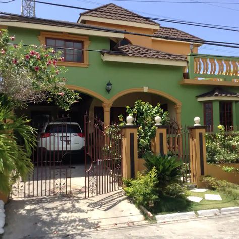 Caribbean Homes Exterior, Carribean House, Brazil Houses, Jamaica House, Houses In Mexico, Caribbean Homes, Mexico House, House Arch Design, Casas Coloniales