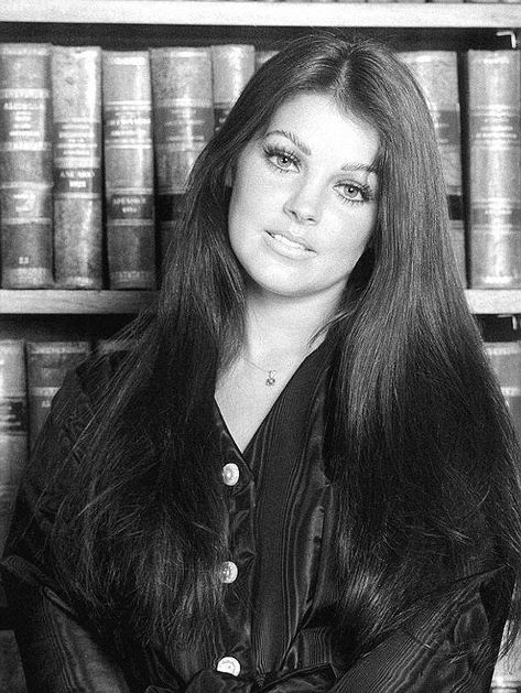 ( ☞ 2017 ★ CELEBRITY WOMAN ★ PRISCILLA PRESLEY " 1969. " ) ★ Priscilla Ann Wagner - Thursday, May 24, 1945 - 5' 2" 123 lbs 30-23-33 - Brooklyn, New York City, New York, USA. Priscilla Presley Hair, Young Priscilla Presley, Elvis Presley Priscilla, Elvis Presley Family, Joseph Jackson, Elvis And Priscilla, King Of Pop, Elvis Presley Photos, Priscilla Presley