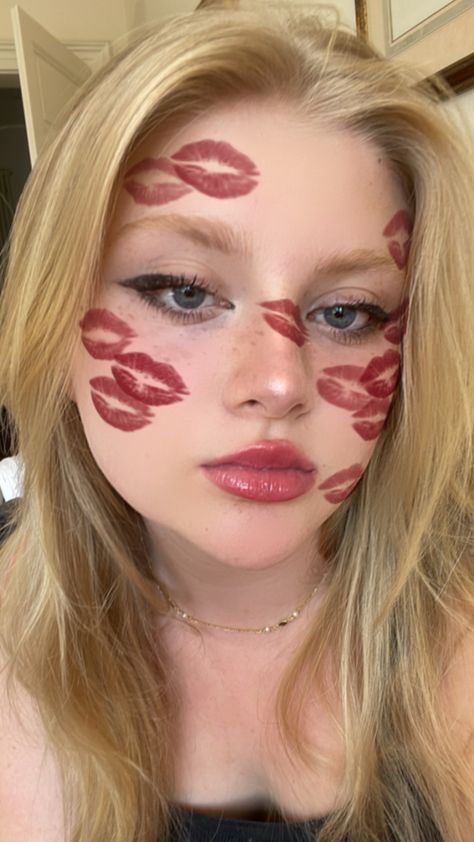 Chefs Kiss Makeup, Kiss Costume Makeup, Marry Makeup Halloween, Kisses Makeup Look, Red Lipstick Halloween Costume, Valentines Day Halloween Costume, Kiss Marry Kill Makeup Ideas, Kiss Halloween Makeup, Kiss Marry Kill Halloween Costume Makeup