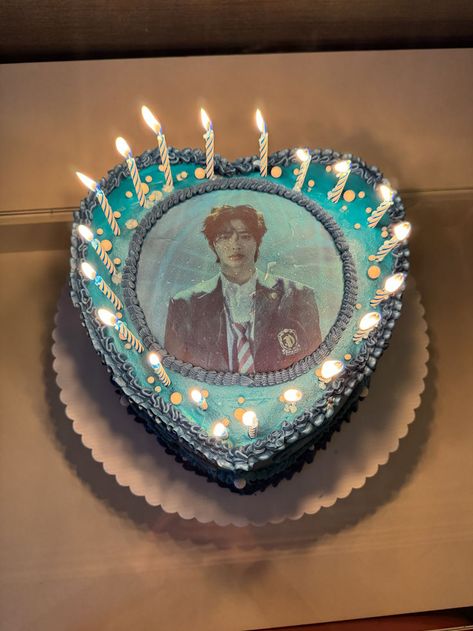 enhypen sunghoon cake Enhypen Cake Design, Kpop Cake Design, Enhypen Cake Ideas, Heeseung Jungwon Sunghoon, Kpop Cake, Jake Cake, Jake Jay, Dream Birthday, Anime Sanrio