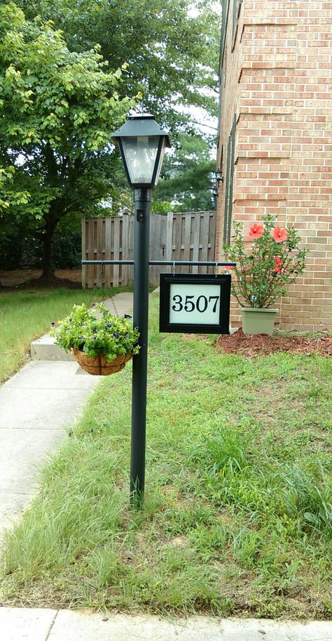 Outside Lamp Post Ideas, Front Light Post Landscaping, Walkway Lamp Post, Lamp Posts Front Yard Landscaping, Lamp Post Front Yard, End Unit Townhouse Landscaping, Front Yard Lamp Post Ideas, Front Yard Light Post Landscaping, Front Yard Light Post