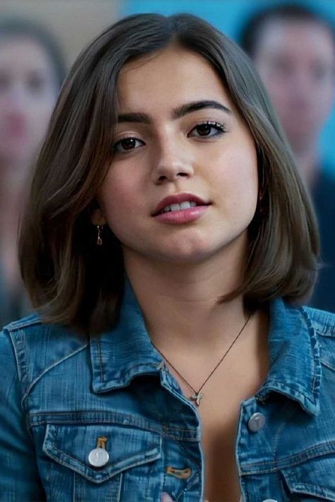 Isabela Moner, Now United, Celebrities Female, Hair Goals, Cleveland, Girl Hairstyles, Jean Jacket, Pretty People, Influencer