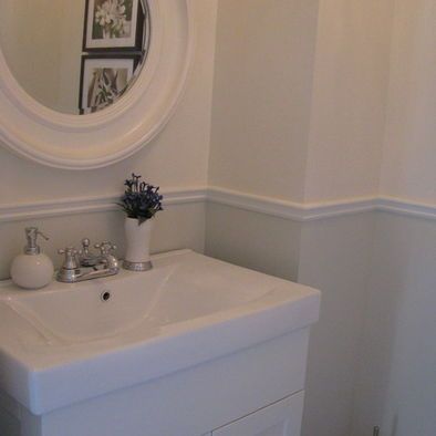 Dado rail - Traditional Powder Room Design, Pictures, Remodel, Decor and Ideas - page 18 Traditional Powder Room Design, Traditional Powder Room, Bathroom Chair, Beadboard Bathroom, Small Basement Remodel, Mold In Bathroom, Diy Bathroom Makeover, Dado Rail, Cheap Bathrooms