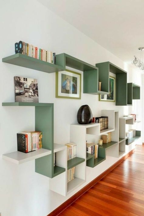 Shelf Styling Living Room, Cheap Bookshelves, Arranging Bedroom Furniture, Trendy Interior Design, Floating Bookshelves, Urban Interiors, Bookshelf Design, Floating Shelves Diy, Bookshelves Diy