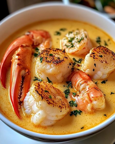 Holiday Seafood Dishes, Christmas Seafood Recipes, Seafood Bisque Soup Recipes, Shrimp Bisque Soup, Crab Dinner, Fancy Meals, Bisque Soup Recipes, Cooked Shrimp Recipes, Lobster Dishes