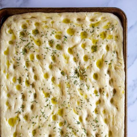 Breads To Make, Bread For Beginners, Best Breads, Rosemary Focaccia Bread, Homemade Focaccia Bread, Rosemary Olive Oil, Rosemary Focaccia, Focaccia Bread Recipe, White Chocolate Strawberries