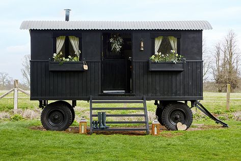 Nine absolutely beautiful shepherd’s huts for dreamers, writers and those who just want a bolt hole at the end of the garden Caravan Pictures, Garden Office Shed, Corrugated Tin, Kids Homework, Covered Garden, Boho Life, Tin Roof, Private House, Tiny House Cabin