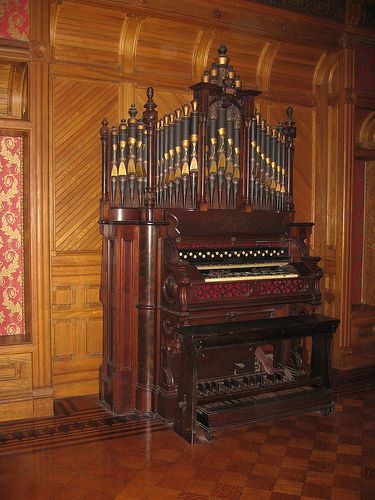 Gothic revival style self-contained pipe organ in the Victorian Ballroom of the Winchester House, San Jose CA, is a charming piece.  (The walls are beautiful!) Victorian Ballroom, Winchester House, Pump Organ, Winchester Mystery House, Mystery House, Organ Music, Whimsy Art, Old Pianos, Pipe Organ