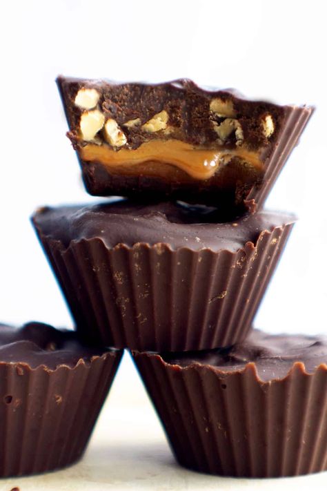 Homemade Snicker Cups | Erren's Kitchen Snicker Cups, Truffle Cups, Valentine Baking, Snickers Recipe, Crumble Cookie Recipe, Homemade Meatloaf, Homemade Snickers, Snickers Bar, Nutter Butter