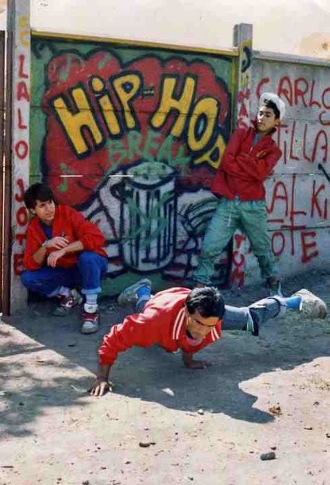 We at least had cardboard way back then. Music Festival Photography, Jamel Shabazz, Dance Friends, Cultura Hip Hop, 80s Hip Hop, Hip Hop Classics, Festival Photography, Bloc Party, Real Hip Hop