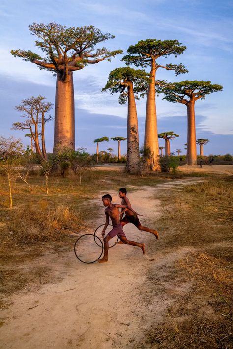 Madagascar Travel, Shaolin Monks, Anselm Kiefer, Unseen Images, Steve Mc, Musee Carnavalet, Steve Mccurry, Vogue France, Srinagar