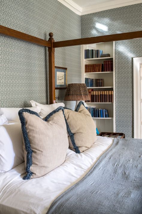 A Girls Getaway to Babington House in Somerset - STACIE FLINNER Soho Home Bedroom, Soho House Bedroom, Soho House Interiors, Soho Farmhouse Interiors, Farmhouse Study, Stacie Flinner, Victorian Villa, Babington House, Rustic Bedroom Decor