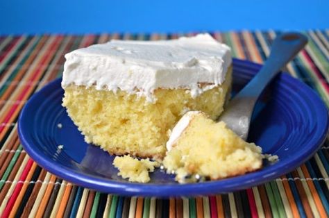 THE EASIEST TRES LECHES CAKE Cream Coconut Cake, Leche Cake Recipe, Sour Cream Coconut Cake, Beef And Potato Casserole, Heath Bar Cake, 2023 Resolutions, Chicken Cobb Salad, Leche Cake, Smothered Pork