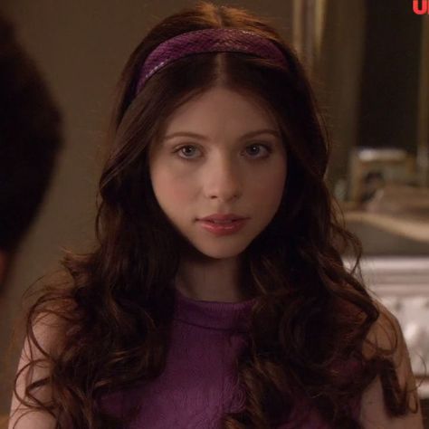 Gossip Girl Georgina, Estilo Blair Waldorf, Georgina Sparks, Gossip Girl Aesthetic, Gossip Girls, Michelle Trachtenberg, Girl Jeans, Chuck Bass, La Girl