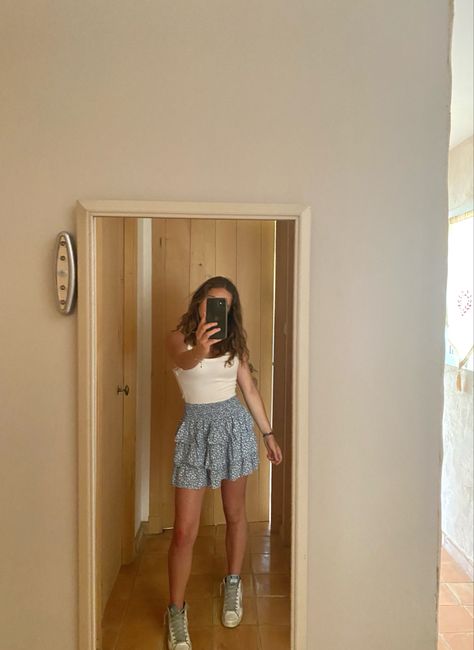 Blue Mini Skirt Outfit Summer, How To Style Short Skirts Summer, Outfits With Flower Skirts, Outfit With Skirt Summer, Summer Outfit Inspo Skirt, Mini Blue Skirt Outfit, How To Style Ruffle Skirt, Back To School Outfits Skirts, Cute Summer Outfits Skirt