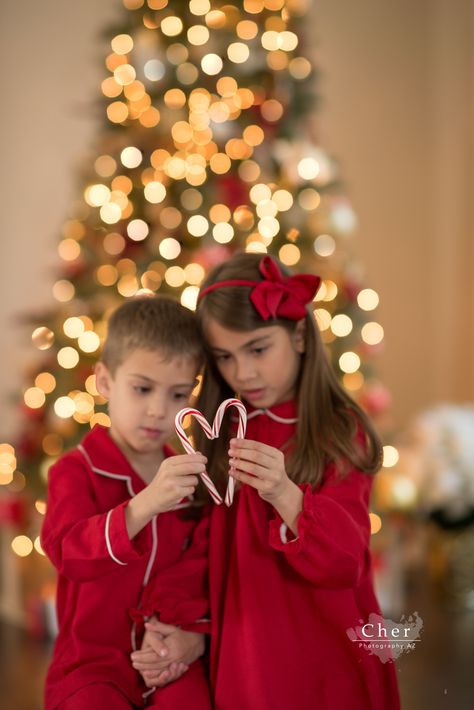 Siblings Christmas Photos, Diy Kids Xmas Pictures, Covered Bridge Christmas Photoshoot, Sibling Christmas Photoshoot Ideas, Sibling Pictures Christmas, Christmas Photoshoot Brother And Sister, Sibling Christmas Pajama Pictures, Sister And Brother Christmas Pictures, Cute Sibling Christmas Pictures