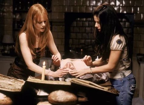 Best Fall Movies, Hermanas Sanderson, Practical Magic Movie, Halloween Movies To Watch, The Witches Of Eastwick, Dianne Wiest, Stockard Channing, Best Halloween Movies, Teen Witch