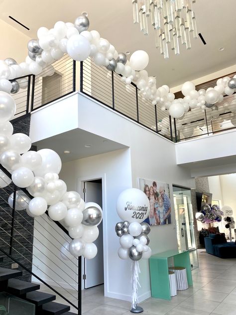 Staircase Birthday Decorations, Stairs Balloon Decoration, Balloons On Staircase, Balloon Garland For Staircase, Balloon Staircase Decor, Ballon Garland Staircase, Balloon Garland On Stairs, Stair Case Balloon Decor, Balloon Staircase