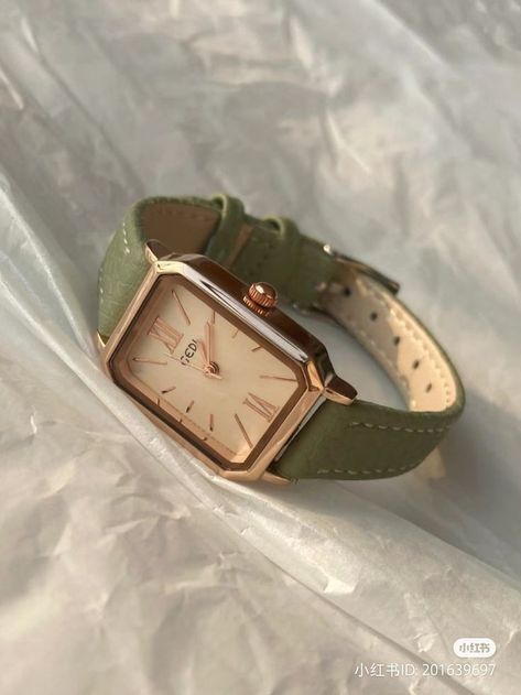 Watch Vintage Women, Cool Watches Women, Vintage Watches Women Classy, Feminine Watches, Aesthetic Watches For Women, Watches Aesthetic, Aesthetic Watches, Aesthetic Watch, Vintage Saat