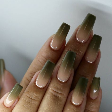 2,345 mentions J’aime, 34 commentaires - PVRIS  (@nailsup_) sur Instagram : "Dégradé Nude/Kaki #ombre#ByNailsUp" Nail Paint Shades, Black Halloween Nails, Green Acrylic Nails, Green Nail Art, Pvris, Green Nail Designs, Nude Nail Designs, Fancy Nails Designs, Matte Nails Design