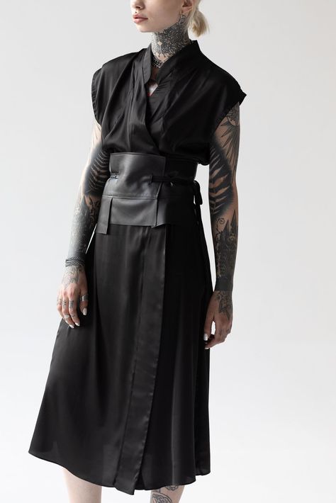 6ae07dcb33ec3b7c814df797cbda0f87desc49258949ri Black Kimono Dress, Urban Warrior, Warrior Style, Stile Casual Chic, Gothic Corset, Light Dress, Neue Outfits, Fantasy Clothing, Fantasy Fashion