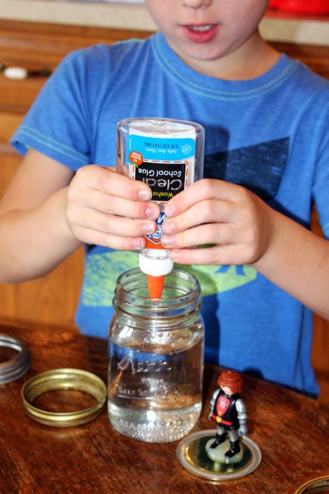 Making your own snow globe is easier than you think! Follow these simple instructions to create your own, DIY Snow Globe with the kids. Snow Globe Diy Kids, Easy Snow Globe Craft, Making Snow Globes, Easy Snow Globes, Snow Globe For Kids, Homemade Snow Globes, Waterless Snow Globe, Globe Diy, Kids Globe