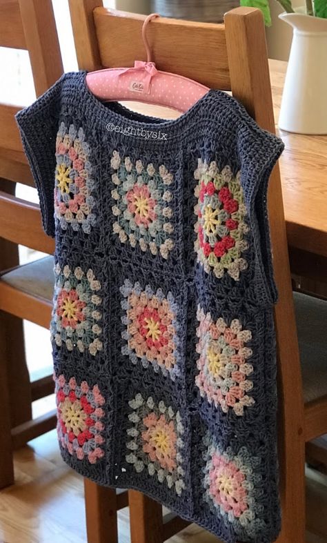 Granny Square Jumper, Daisy Granny Square, Granny Square Sweater, Gilet Crochet, Granny Square Crochet Patterns Free, Crochet Jumper, Crochet Vest Pattern, Mode Crochet, Granny Squares Pattern