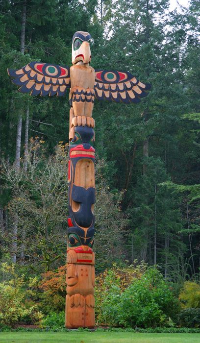 Totem  pole - I'd love to have a pair of these on either side of the driveway to my dream log cabin. Native American Totem Poles, Arte Haida, Totem Pole Art, Native American Totem, Pole Art, Tree Carving, Totem Pole, American Indian Art, Arte Popular