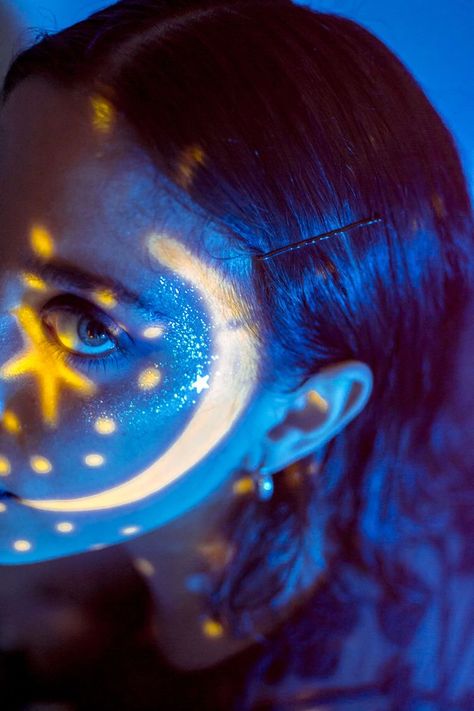 Projector Photography, Moon Astrology, Pinhole Camera, Experimental Photography, Portrait Photoshoot, Stars Moon, Arte Inspo, Happy Pills, Creative Portraits