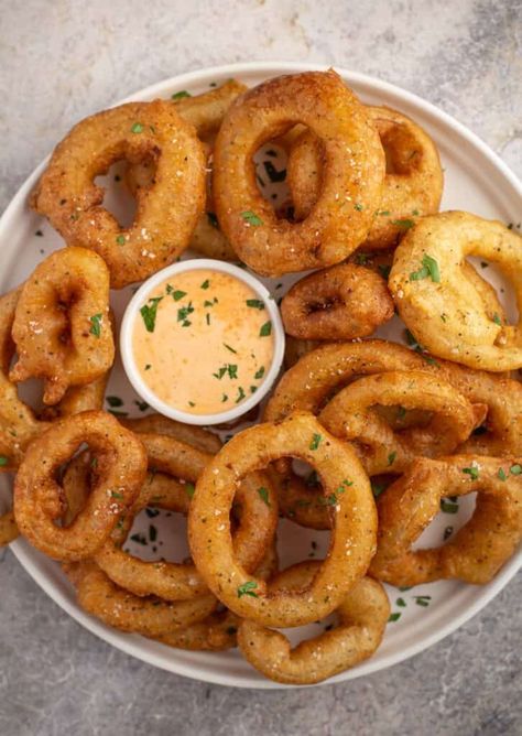 Battered Onion Rings Recipe, Battered Onion Rings, Beer Battered Onion Rings, Onion Rings Recipe, Chipotle Ranch, Beer Battered, Beer Batter, Yummy Comfort Food, Onion Recipes