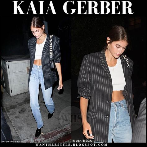 Black Striped Blazer Outfit, Blazer Outfits For Women Casual, Pinstripe Blazer Outfit, Blazer Outfits Street Style, Striped Blazer Outfit, Boss Lady Outfit, Blazer And Jeans, Kaia Gerber Style, Black Blazer Outfit