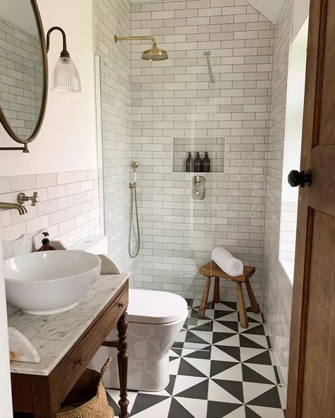 Small Narrow Bathroom, Small Bathroom Styles, Holly Holly, Small Bathroom Inspiration, Small Shower Room, Ensuite Shower Room, Small Bathroom Layout, Small Bathroom Interior, Loft Bathroom