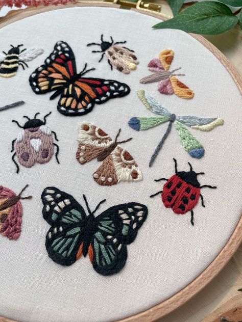 A Bug’s Life Embroidery Pattern Boho Hand Embroidery, Embroidery Bugs Insect, One Color Embroidery, Firefly Embroidery, Nature Embroidery Inspiration, Things To Embroider On, Embroidery Bugs, Vintage Embroidery Designs, Funky Embroidery