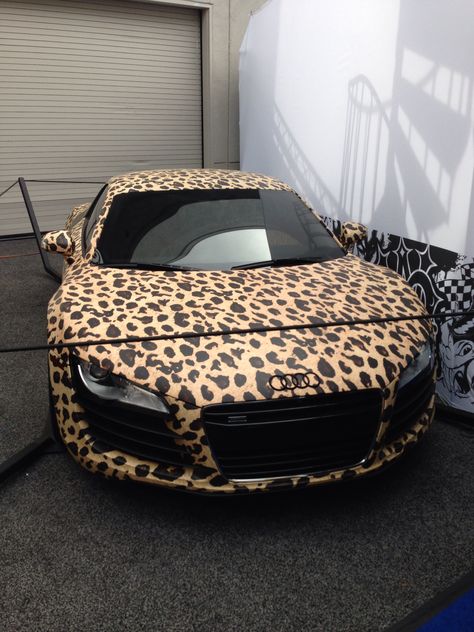 Audi R8 leopard print wrap! Jaguar Auto, Chica Chola, Car Deco, Girly Car, Pretty Cars, Future Car, Cute Cars, Car Wrap, Car Decor