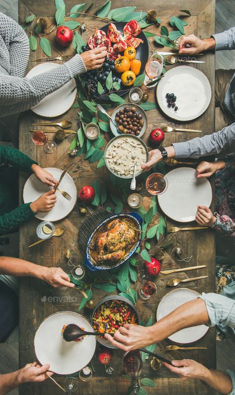 Catering Photoshoot, Thanksgiving Food Table, Vegan Soul Food, Thanksgiving 2023, Brunch Inspiration, Holiday Dinner Table, Christmas Feast, Thanksgiving Friendsgiving, Popular Side Dishes