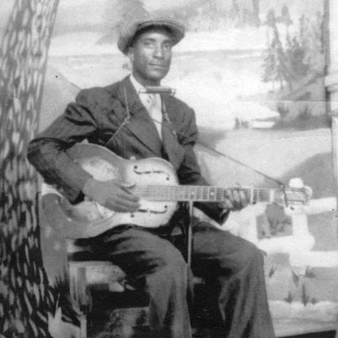 Frank Edwards Black American Culture, Frank Edwards, Famous Guitars, Blues Musicians, Blues Artists, Vocal Coach, Piano Teacher, Blues Guitar, Online Lessons