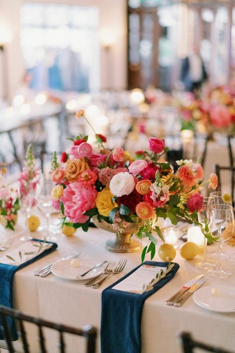 Vibrant Pink-and-Orange Floral Centerpieces Round Wedding Tables, Orange And Pink Wedding, Illustrated Wedding Invitations, Boda Mexicana, Peony Wedding, Bright Wedding, Flower Centerpieces Wedding, Orange Wedding, Wedding Table Centerpieces