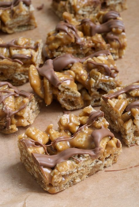 Best No-Bake Desserts Chocolate Pecan Pie Bars, Cereal Bars Recipes, Cereal Treats, S'mores, Breakfast Bars, Good Morning Sunshine, Yummy Sweets, Granola Bars, No Bake Treats