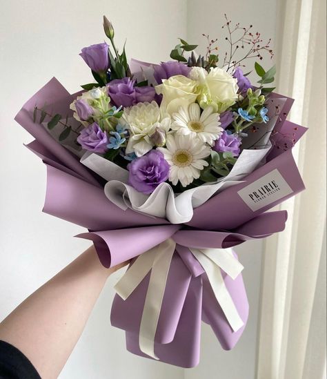 Flower Wraps Bouquet, Flowers Purple Bouquet, Cheap Bouquet Flowers, Flower Bouquet Ideas Gift, Bouqette Of Flower, Real Flowers Bouquet, Purple Bouquet Flowers, Pink And Purple Bouquet, Purple Flowers Bouquet