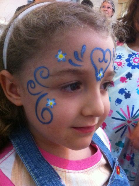 Face painting flowers Kids Face Painting Easy, Dinosaur Face Painting, Easy Face Painting Designs, Face Painting Flowers, Blue Face Paint, Glitter Face Paint, Fairy Face Paint, Animal Face Paintings, Festival Face Paint