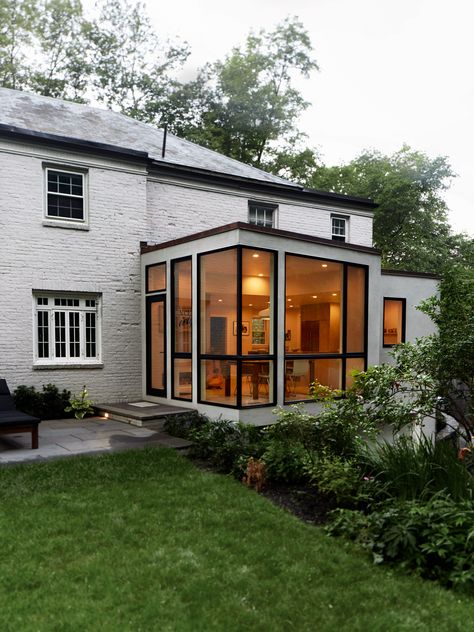 Chestnut Hill Addition Modern Home in Brookline, Massachusetts on Dwell Group Home, Modern Addition, Chestnut Hill, Ios Design, Cozy Kitchen, Big Windows, Modern Exterior, House 2, House Rooms