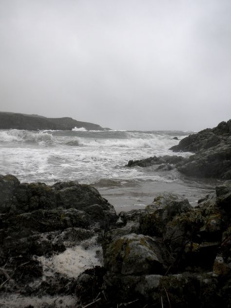 Sea Angels: Musings ............ Books and Sea priestess rituals Books And Sea, Fire And Blood, Seaside Cottage, Nature Aesthetic, Pretty Places, Video Editor, Mother Earth, Mother Nature, At The Beach