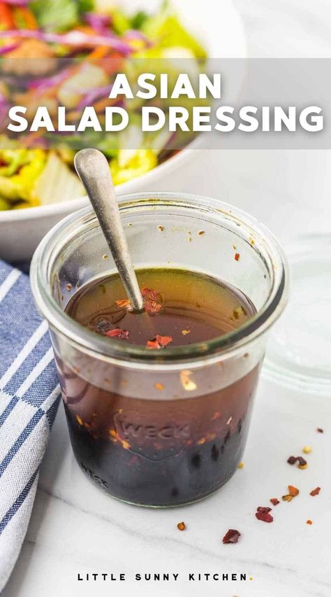 Chinese Salad Dressing, Easy Asian Salad, Ginger Asian, Sesame Vinaigrette, Chinese Salad, Delicious Sauces, Asian Salad Dressing, Asian Dressing, Salad Dressing Recipes Healthy