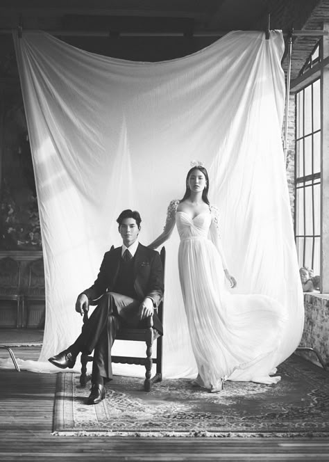 KOREAN WEDDING E-007 WONKYU SIX FLOOR STUDIO : korea wedding pledge Tempat Wedding, Wedding Dress Mirror, Korean Prewedding Photography, Chana Marelus, Pre Wedding Photoshoot Theme, Wedding Korean, Evening Clothes, Wedding Korea, Korean Wedding Dress